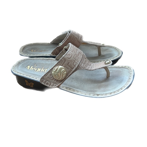 ALEGRIA Carina Sandals Tan Gold Casual Thong Flip Flop Size 39 Hieroglphics - Picture 2 of 10